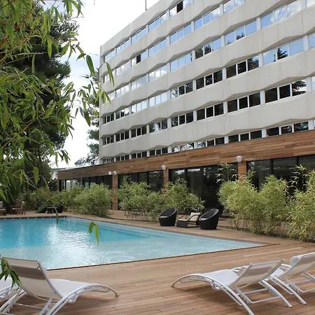 Hotel C Suites Chambres Spacieuses-3
